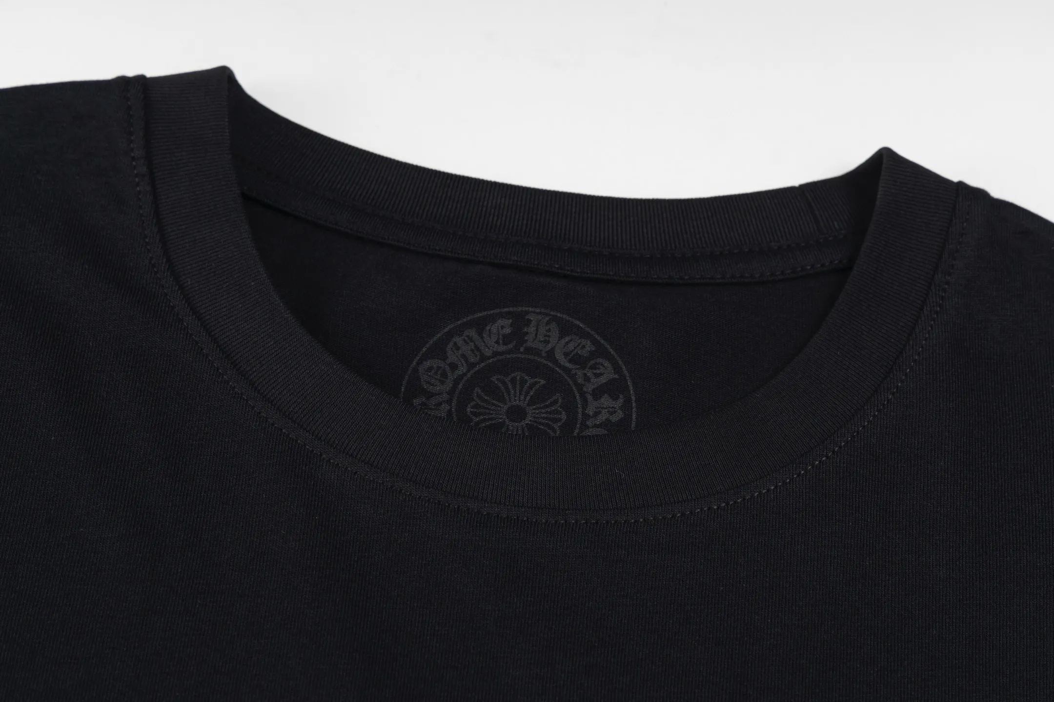 🅿️340 [Exclusive supply] CH Croix Heart Foti Back Skull Long Sleeve. The original version was purchased for 3899 and developed. The fabric is made of 26-woven 220g cotton, and the printing uses thermoset ink to print customized accessories. The overall wiring is straight and delicate, the fabric is comfortable and soft, and the color is consistent without color difference. It can be matched with the same style to create a fashionable look and control various occasions. Customized accessories, complete with three standards, same style for men and women! Size:S/M/L